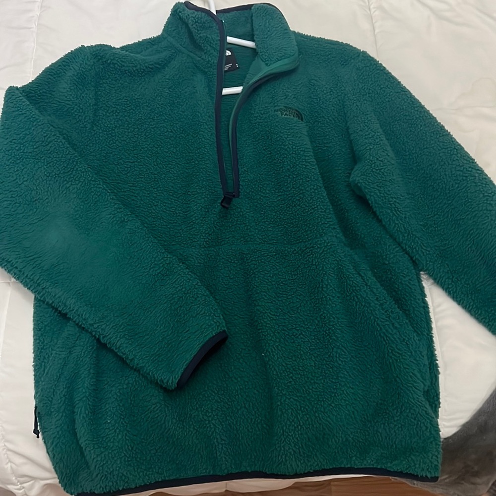 North face pull over. Size medium
